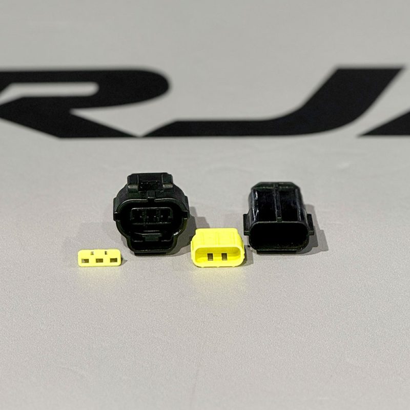 Enchufe automotriz 3 pines (incluye pines)