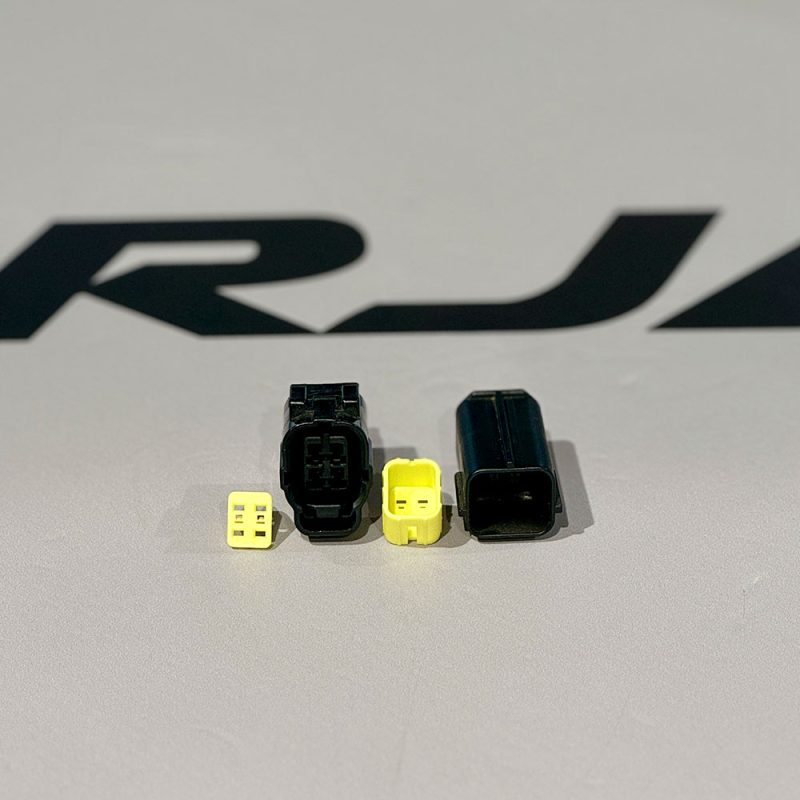 Enchufe automotriz 4 pines (incluye pines)